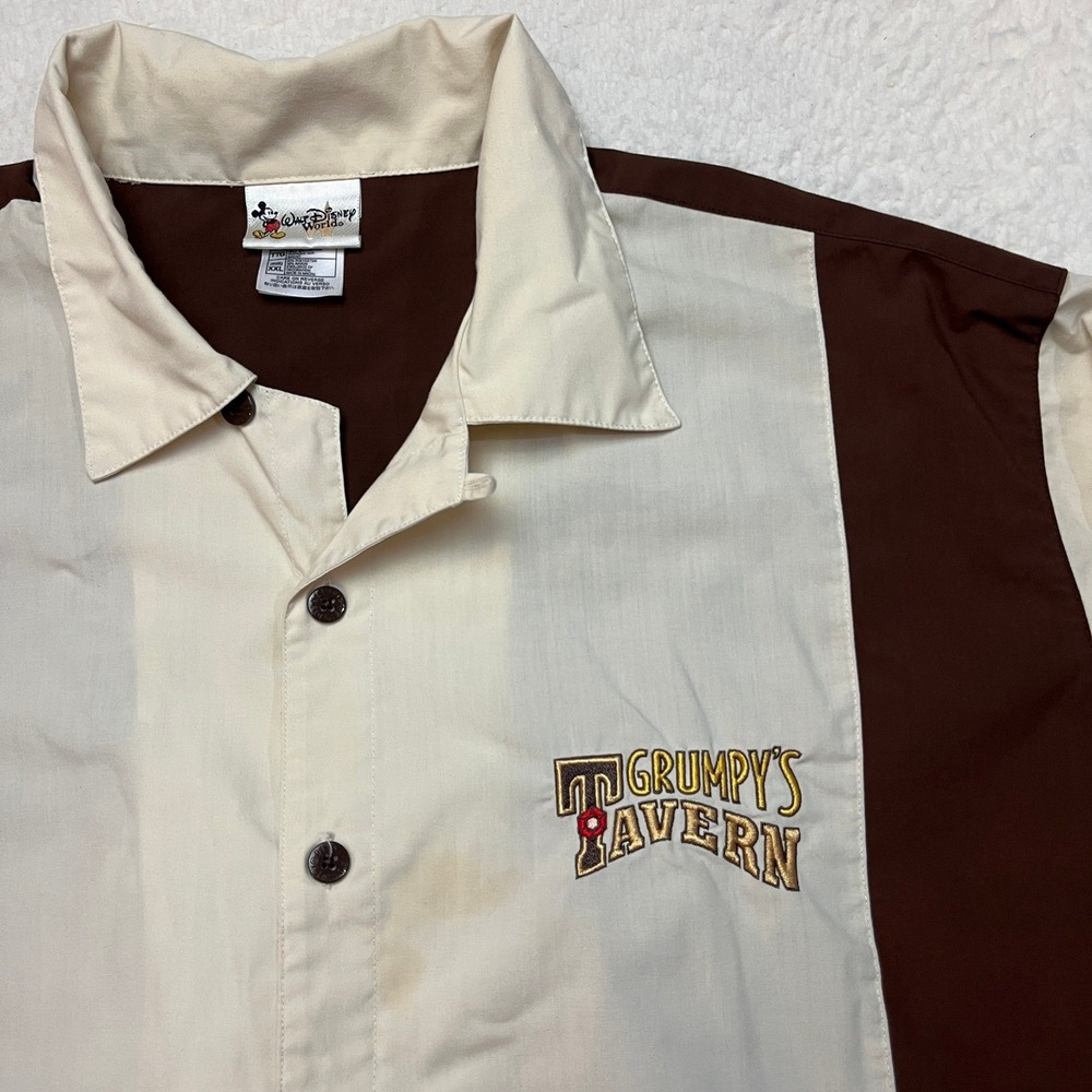 Disney Button‎ Down Mens XXL Brown Grumpys Tavern Bowling Shirt Short Sleeve - Picture 2 of 15